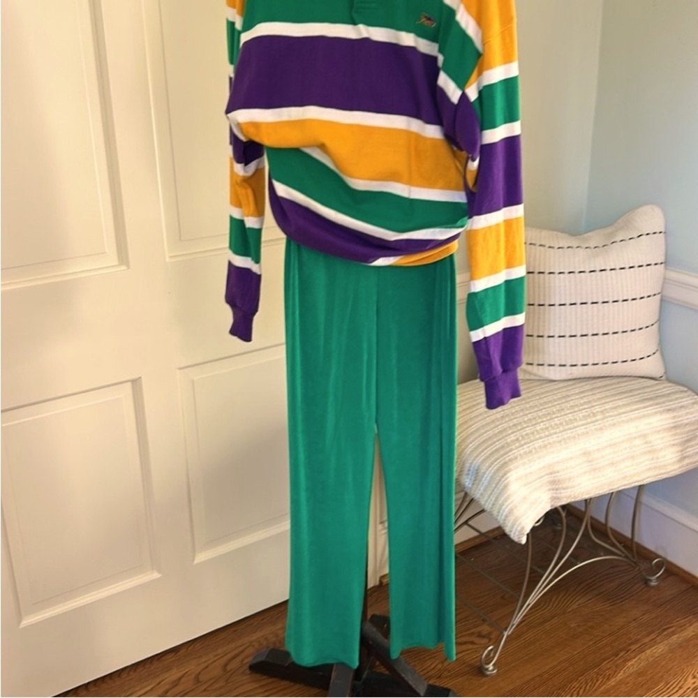 Travelers Green Pants Size Medium St. Patrick’s Day Kelly Green Wrinkle Reistant - Picture 2 of 13